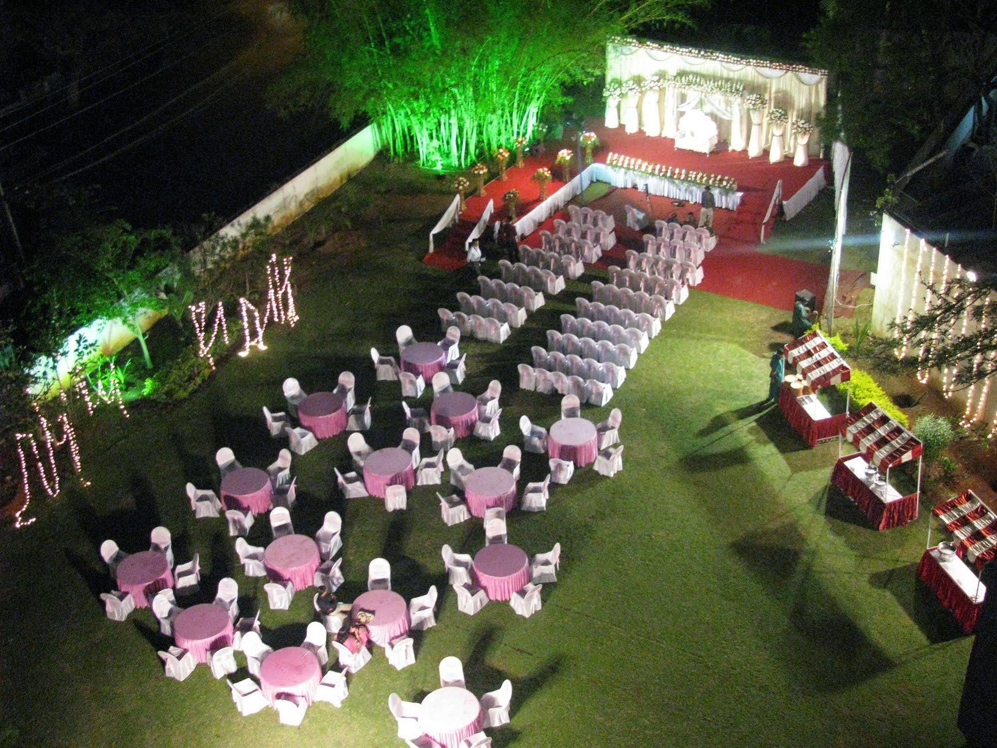 Hotel Paradise - Mysore Dasaprakash Group Buitenkant foto