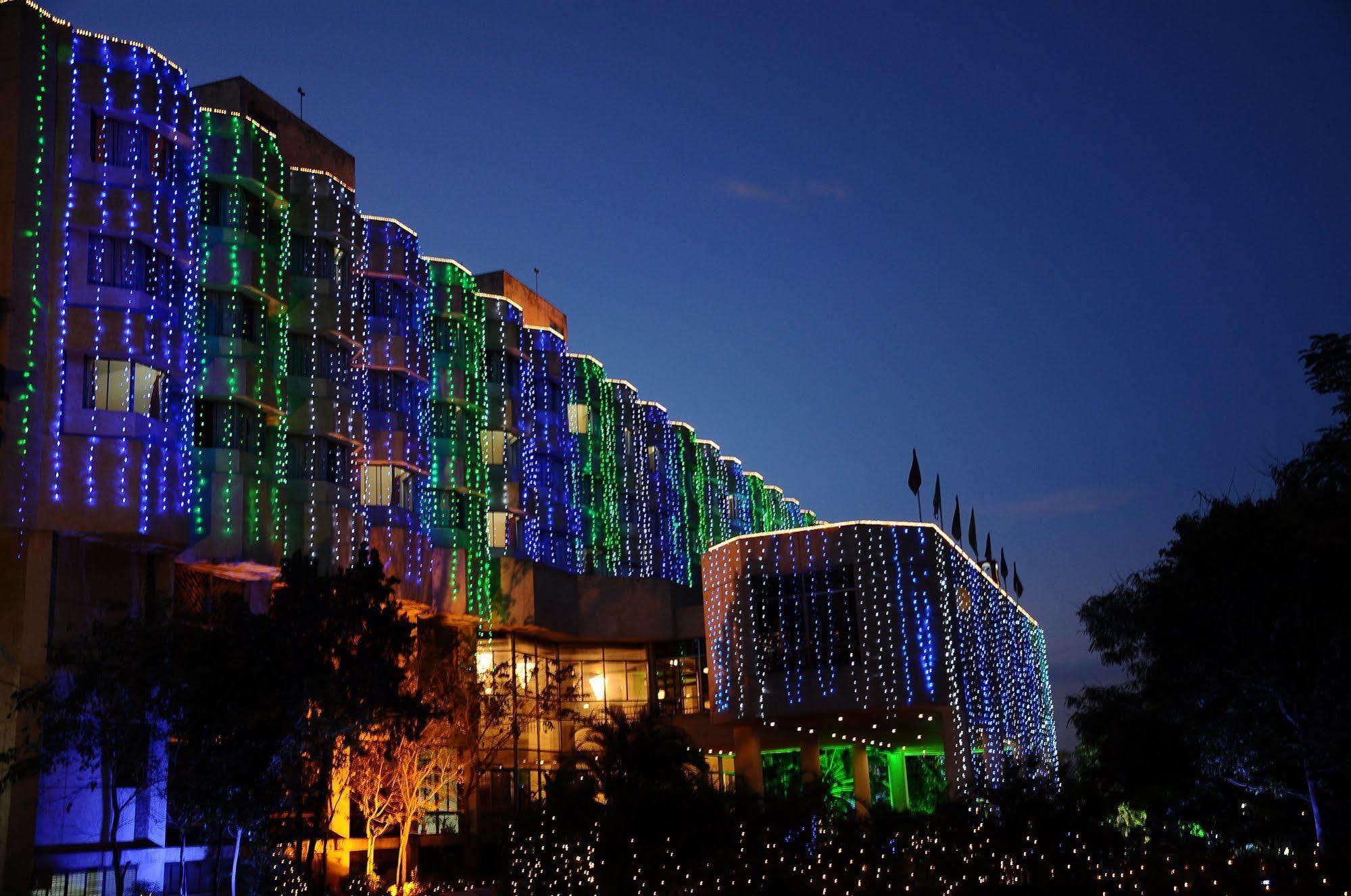 Hotel Paradise - Mysore Dasaprakash Group Buitenkant foto