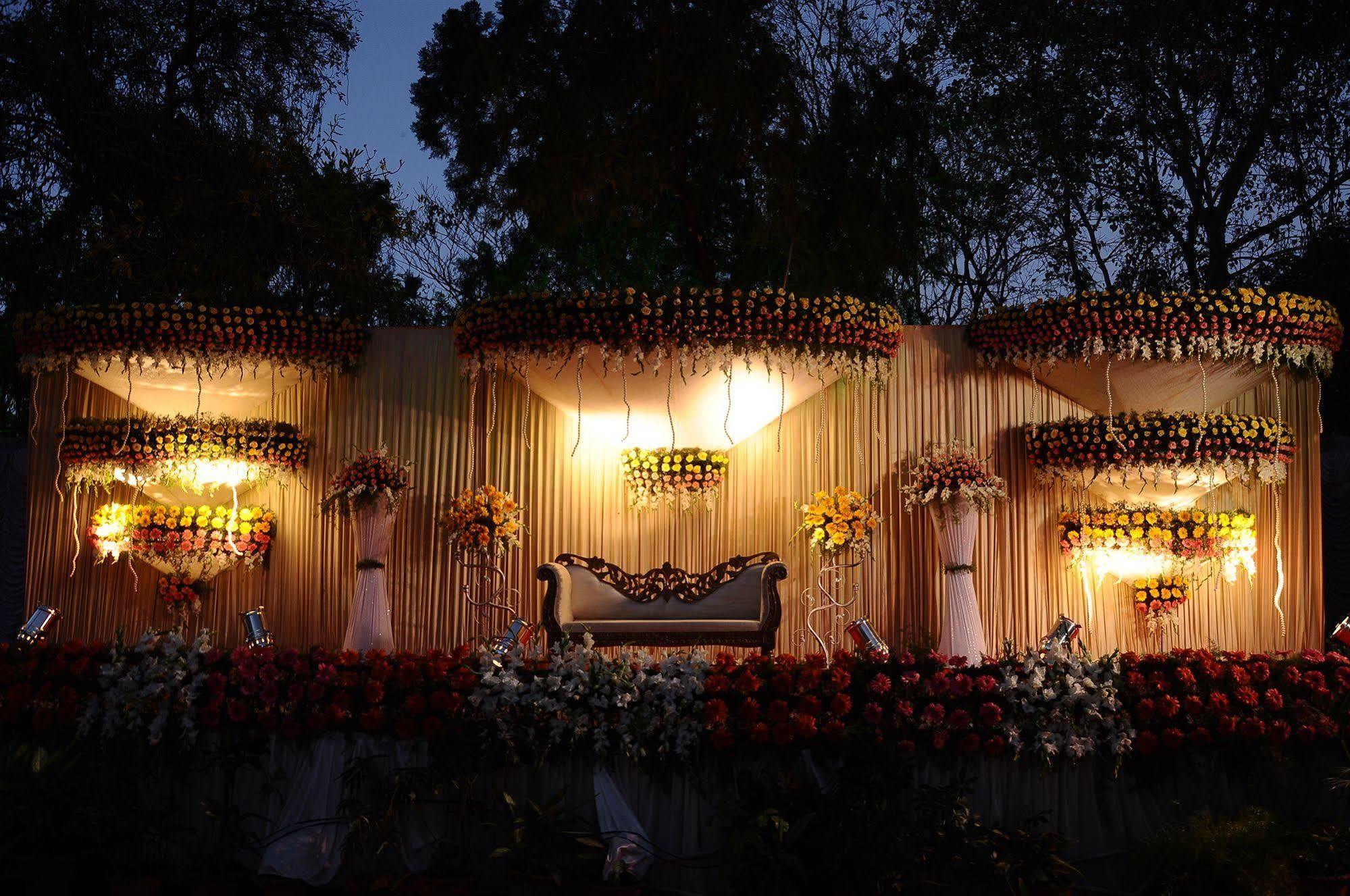 Hotel Paradise - Mysore Dasaprakash Group Buitenkant foto