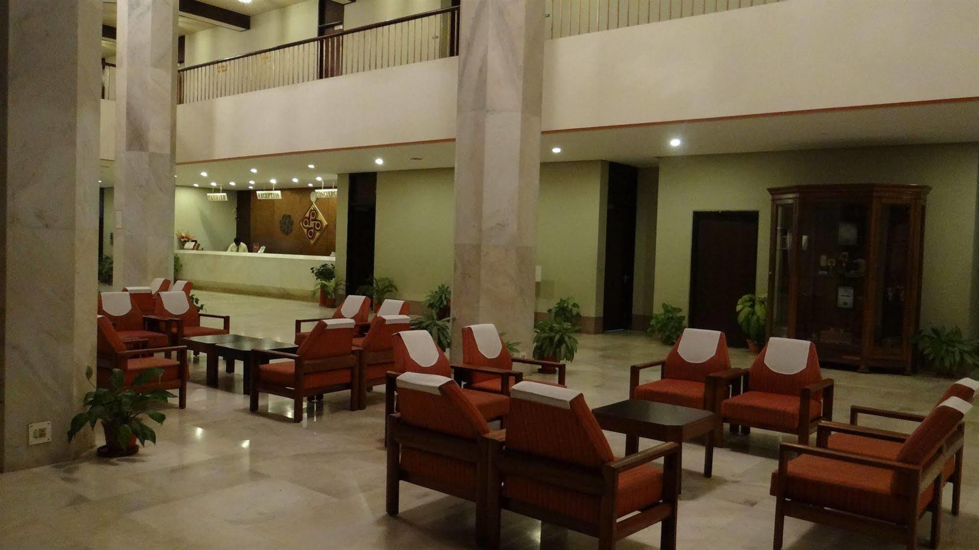 Hotel Paradise - Mysore Dasaprakash Group Buitenkant foto