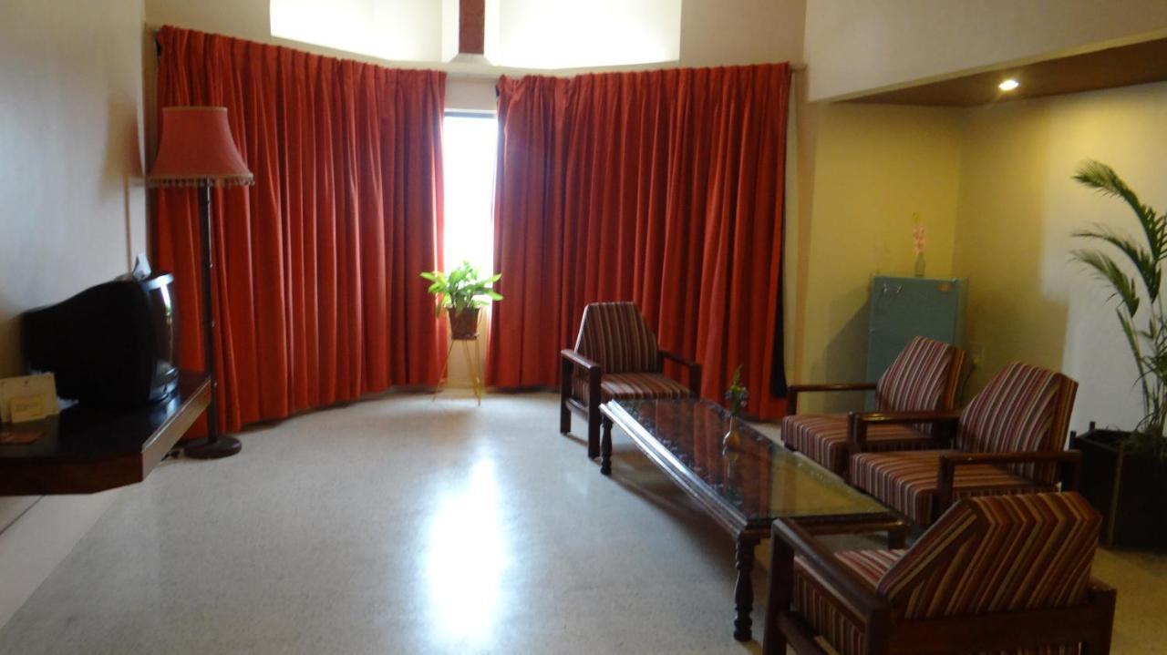 Hotel Paradise - Mysore Dasaprakash Group Buitenkant foto